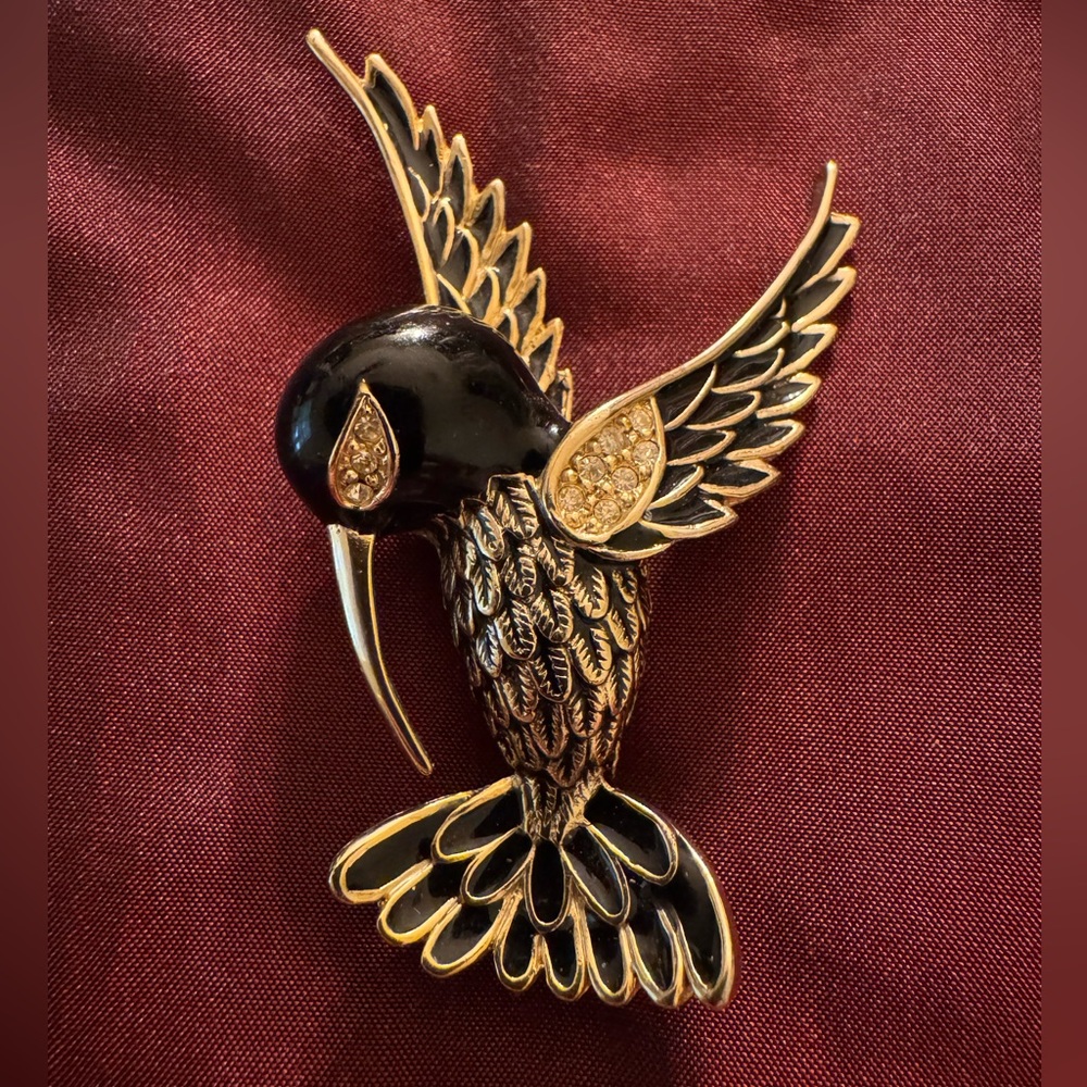 Goldtone and Black Enamel Hummingbird Brooch - Picture 8 of 12